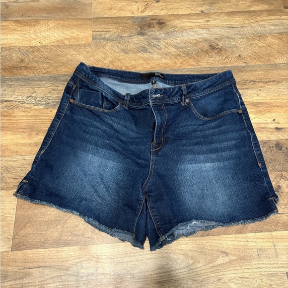 1822 Denim Pants - 1822 Denim Blue Jean Shorts with Frayed Hem